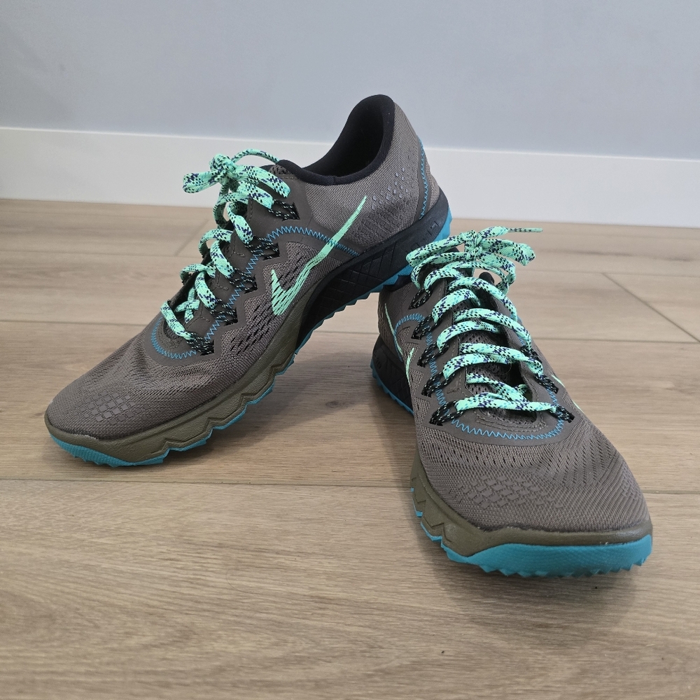 Nike Trail Zoom Kiger Women's 10.5 Shoes Athletic Grey Sneakers Teal Logo